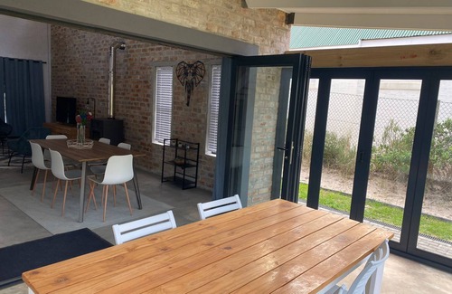 Pringle Bay Maison | Modern holiday home - 150m to the beach