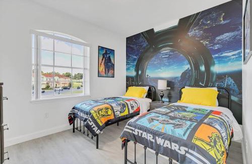 Windwood Bay Maison | Modern Vacation Home Minutes Away From The Parks