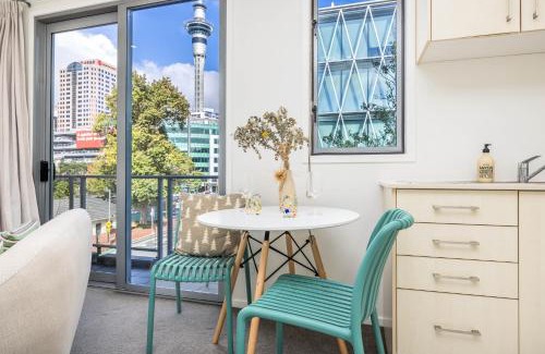 Auckland Central Business District Appartement | Modern Viaduct Apartment w pool gym Skytower views