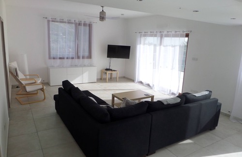Laneia Villa | Villa moderne 5 en suite Bed-set dans les contreforts Troodos-piscine privée-vue imprenable