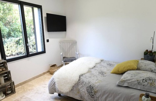 Maubec Villa | Villa Moderne au pied du Luberon