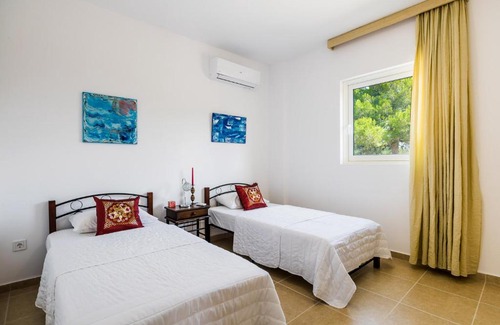 Klismata Appartement | Modern Villa Broumas - A Spacious Haven