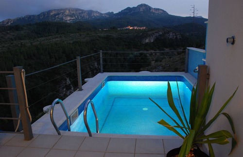 Les Planes del Rei Appartement | modern villa/apartment - fantastic views and private pool in Les Planes del Rei