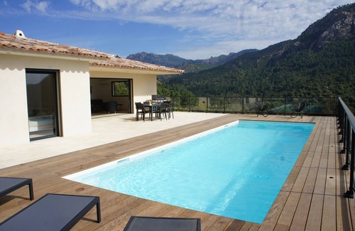 Pinarellu Villa | Villa moderne **** piscine chauffée , idéalement située, vue mer et montagne