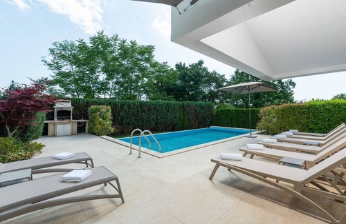 Municipality of Zminj Villa | Villa Kate Zminj, belle et moderne, avec sauna, piscine extérieure et piscine intérieure