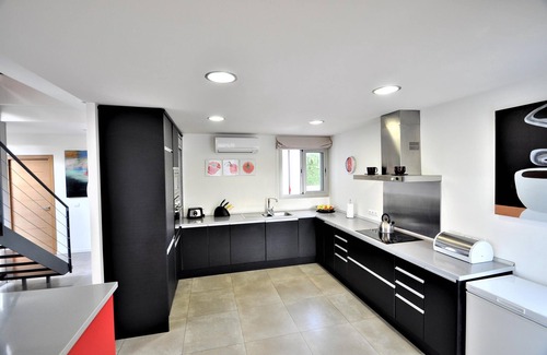 Sa Torre Villa | SA TORRE- Villa avec piscine privée à Sa Torre, près du golfe et de la mer pour 6 personnes, 4 chambres à coucher, moderne, BBQ -00016- - WiFi gratuit