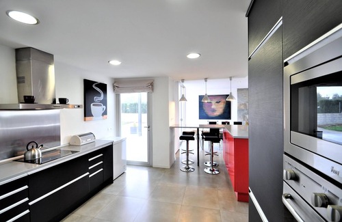 Sa Torre Villa | SA TORRE- Villa avec piscine privée à Sa Torre, près du golfe et de la mer pour 6 personnes, 4 chambres à coucher, moderne, BBQ -00016- - WiFi gratuit