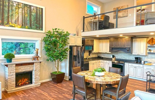 Keene Villa | Modern Villa nestled along the Tuscarawas River