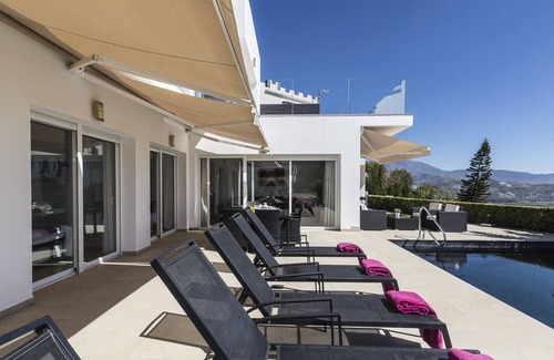 Salobrena Villa | Villa Blanca avec piscine privée est chaufée + jacuzzi
