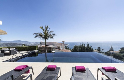 Salobrena Villa | Villa Blanca avec piscine privée est chaufée + jacuzzi