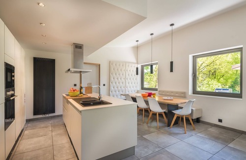 Noiseux Maison | Modern villa with indoor swimming pool