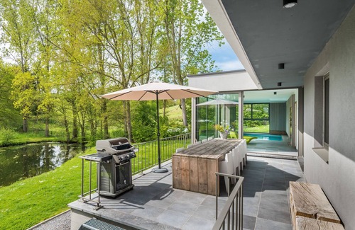 Noiseux Maison | Modern villa with indoor swimming pool