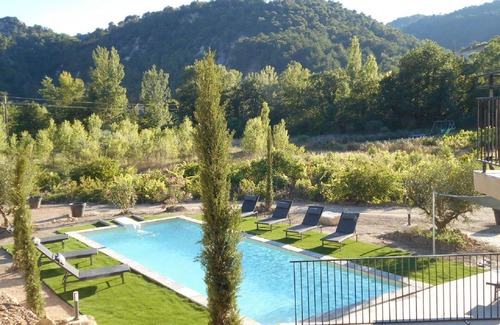 Propiac Villa | Villa moderne avec piscine privée au milieu des collines en Drôme Provençale sud