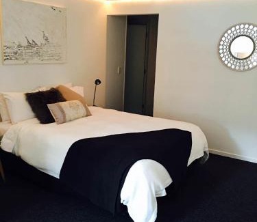Leamington Appartement | Modern Wall