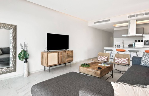 Isla Iguana Appartement | Modern, water & mountain view condo with huge balcony, rooftop pool, gym, & spa