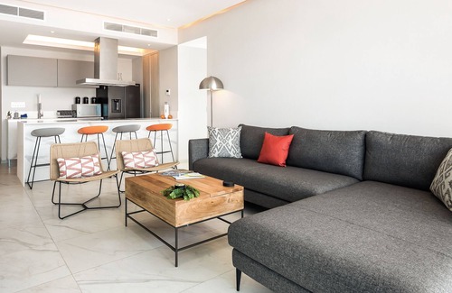 Isla Iguana Appartement | Modern, water & mountain view condo with huge balcony, rooftop pool, gym, & spa