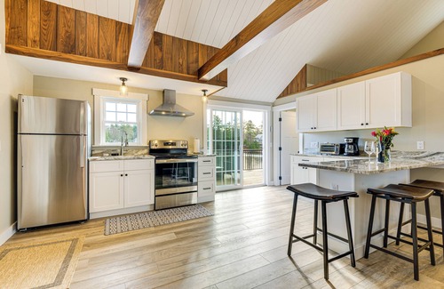 Winchendon Maison | Modern Waterfront Gem w/ Dock on Lake Monomonac