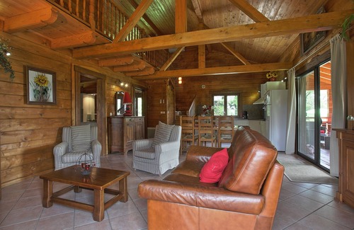 Saissac Chalet De Ski | Chalet en bois moderne avec piscine chauffée jacuzzi spa et sauna
