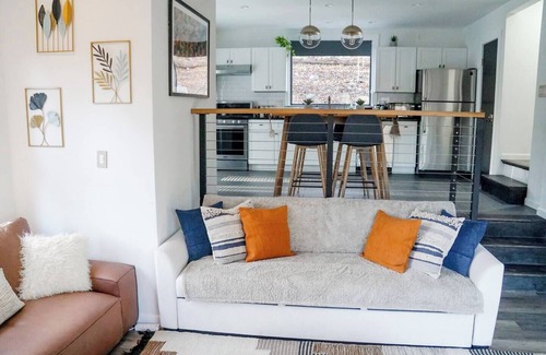 Gardiner Chalet De Ski | Modern Zen Chalet at the Foot of Gunks w Mt. View