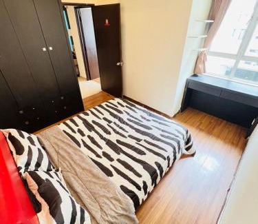 Usj 1 Appartement | Modern4BR Retreat - City Center