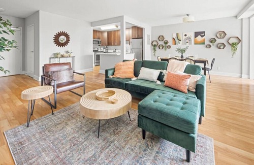 Crystal City Appartement | ModernBohoOasis | 2BR 2BA | Gym&Pool | Mins to DC