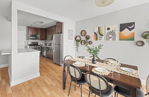 Crystal City Appartement | ModernBohoOasis | 2BR 2BA | Gym&Pool | Mins to DC