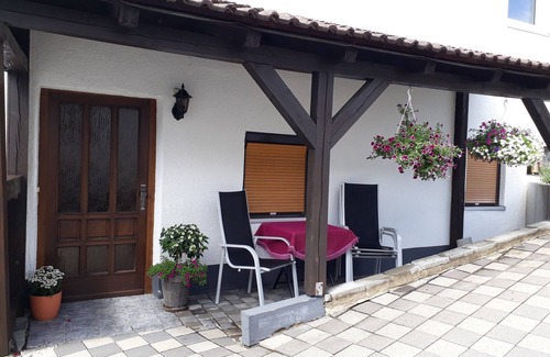 Nurn Appartement | Moderne 60qm Ferienwohnung mit Gartenlaube