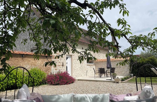 Bouafles Maison | Moderne, Confortable, Décoré Avec Soin, Gîte à Bouafles, en Haute-normandie