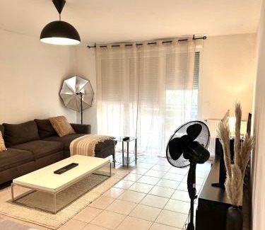 Fenouillet Appartement | Moderne et paisible maisonette avec jardin
