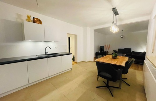 Allersberg Appartement | Moderne Ferienwohnung mit Großer Terrasse im Fränkischen Seenland