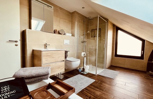 Stammbach Appartement | Moderne Ferienwohnung mit Küche und Garten