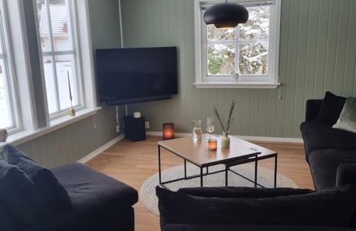 Flekkefjord Maison | Moderne hus med 5 soverom og 2 bad på Hidra