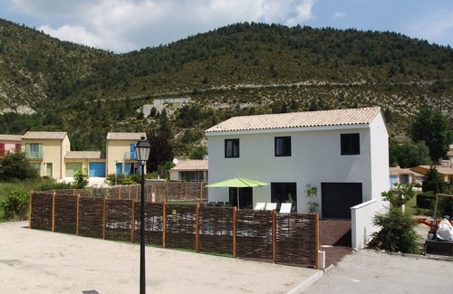 Castellane Villa | Moderne Nieuwbouwvilla met Verwarmd Privé Zwembad Midden de Rustige Natuur
