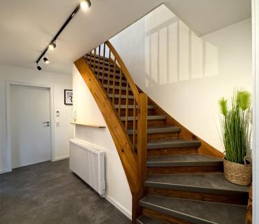 Boeblingen Maison | Modernes Ferienhaus mit Kochinsel, Garten, 2 Parkplätze inkl, 4-8 Pers