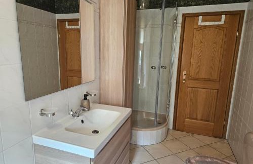 Gotha Maison | Modernes Gästezimmer in Ferienwohnung