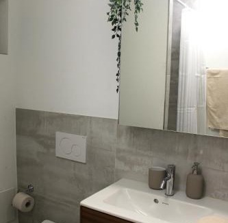 Bilten Appartement | Modernes Studio mit eigenem Bad, Küche & Parkplatz