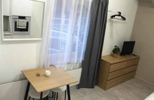 Bilten Appartement | Modernes Studio mit eigenem Bad, Küche & Parkplatz