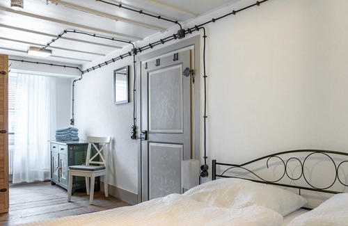 Huefingen Appartement | Modernized holiday apartment with sauna and wellness shower.