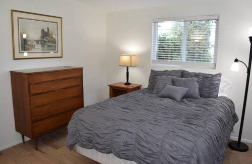 Hedrick Acres Appartement | Modernized Red Brick Beauty