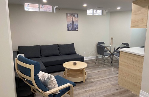 East Credit Maison | Modernized, Sleek & Cozy Suite, Streestville