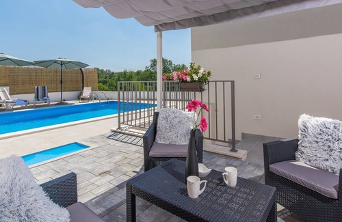 Matohanci Cottage | Maison aménagée de façon moderne avec piscine privée, située dans les alentours de Rovinj