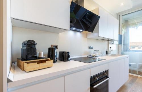 Crocetta Appartement | Moderno Attico con Vista Panoramica e Piscina