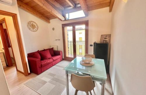 Certosa Appartement | Moderno con Design caldo e accogliente, con parcheggio gratuito e balcone privato, vicino a Fiere, Eventi e Concerti