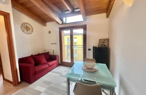 Certosa Appartement | Moderno con Design caldo e accogliente, con parcheggio gratuito e balcone privato, vicino a Fiere, Eventi e Concerti