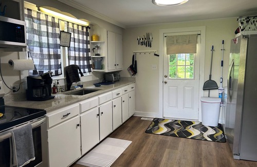 Yadkinville Maison | Modest comfortable home in Downtown Yadkinville