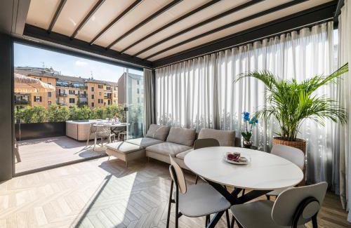 Milan Appartement | Modigliani terrace jacuzzi Golden House