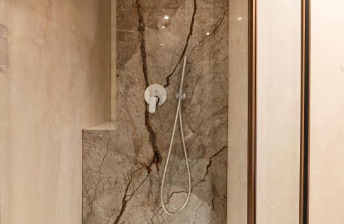 Milan Appartement | Modigliani terrace jacuzzi Golden House