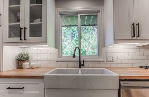 Elora Maison | Modish 2 bedroom retreat-one block from Elora's vibrant & bustling downtown core