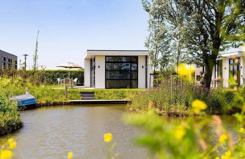 Lageweg Chalet De Ski | ✓ Module Special at Parc de IJsselhoeve ✓ Holiday home for 6 persons ✓ Located in Nieuwerkerk aan den IJssel (Zuid-Holland) ✓ Holiday park next to the IJssel ✓ Book directly through the park