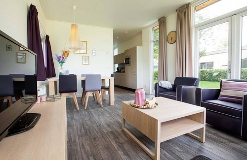 Strucht Chalet De Ski | ✓ Module at Residence Valkenburg ✓ Holiday home for 5 persons ✓ Located in Valkenburg (Schin op Geul) ✓ Holiday resort in South Limburg, near Maastricht ✓ Book directly at the resort
